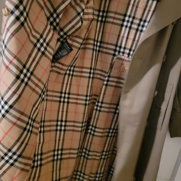 Great condition Burberry trench coat with removable liner - Picture 2 of 15